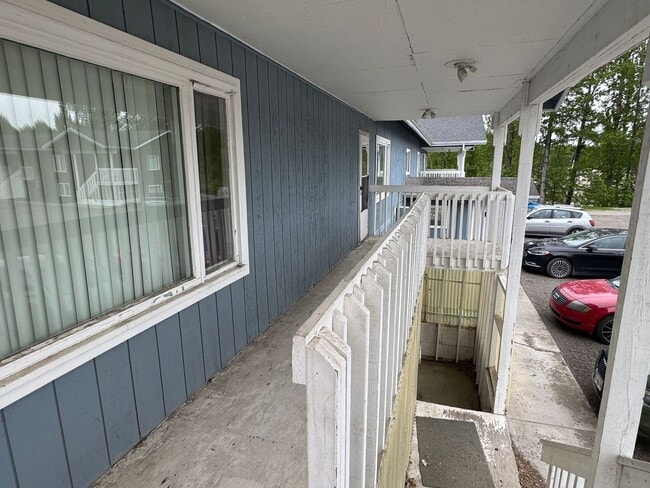 Building Photo - APPLY NOW, AND GET A $300 DISCOUNT ON YOUR...