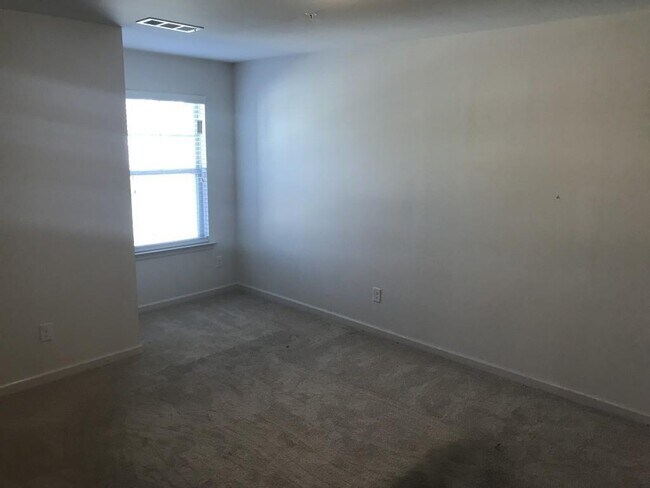 Building Photo - 2058 Brightleaf Way