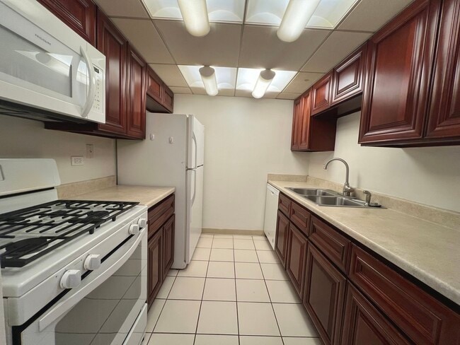 Building Photo - 228 E Bailey Rd