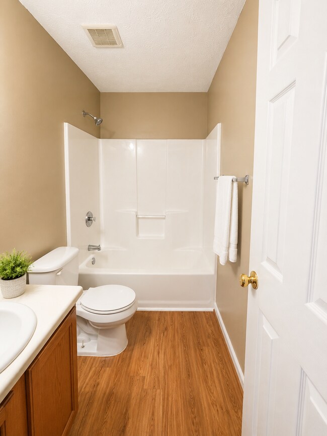 Building Photo - 314 Country Club Dr