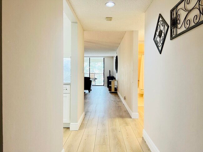 Building Photo - 4725 Lucerne Lakes Blvd E