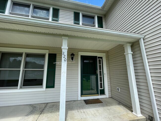 Building Photo - 220 Concord Hill Dr