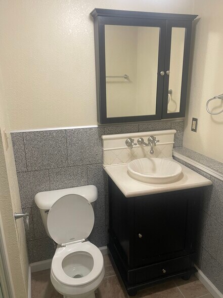 LOWER LEVEL BATH - 2816 Independence St