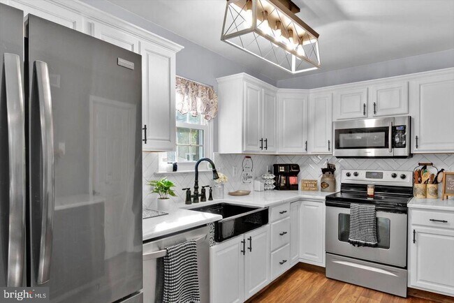 Building Photo - 388 Sapling Way