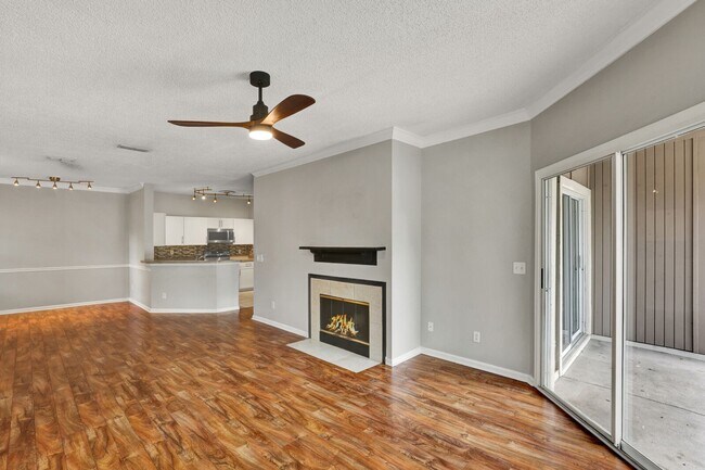 Building Photo - 3 bedroom/ 2 bathroom condo next to St Johns Town Center