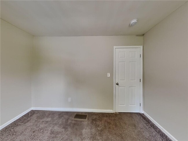 Building Photo - 575 Cherry Ln