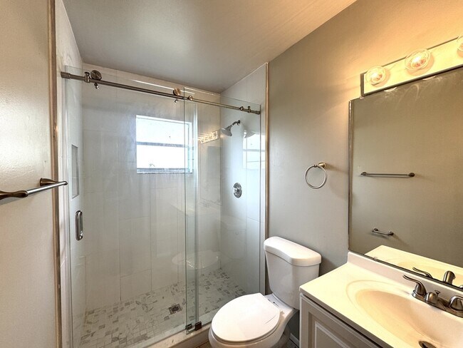 Building Photo - 5225 Wildflower Rd