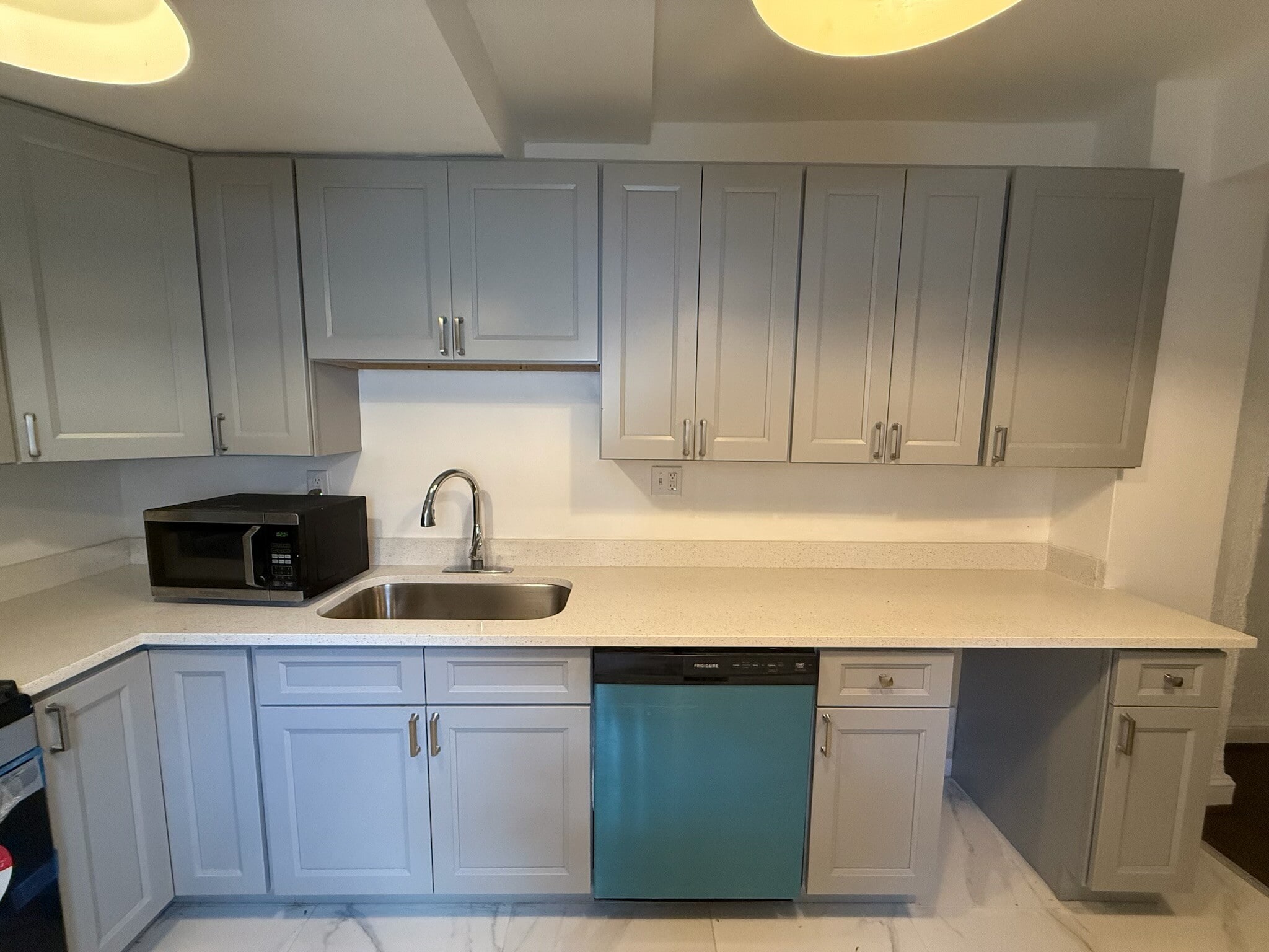 Building Photo - 3300 Chestnut Ave