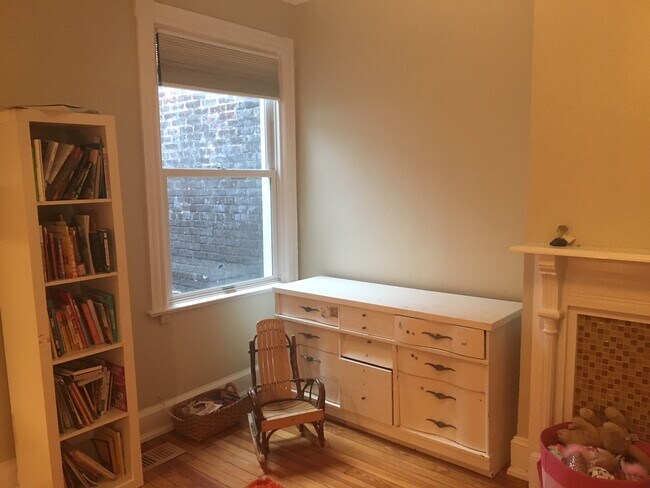 Middle Bedroom Upstairs - 13 Quincy Place NE