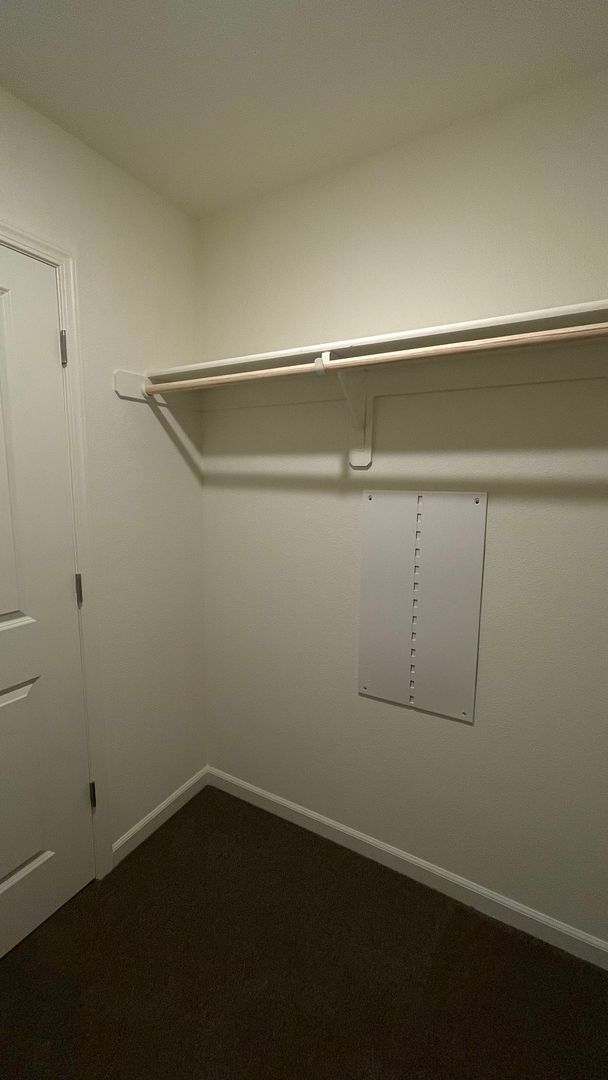 Building Photo - 4 year old 5 bedroom 2.5 bath home