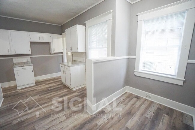 Building Photo - 7126 1st Ave S