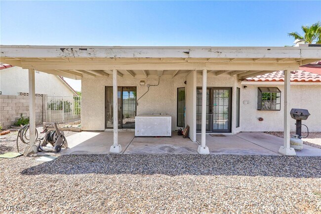 Building Photo - 6442 W Mesa Vista Ave