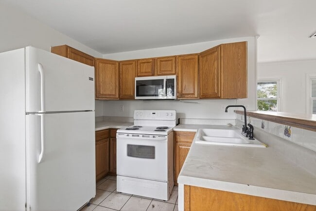 Building Photo - Lakeville Estates