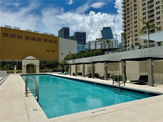 Building Photo - 800 Claughton Island Dr