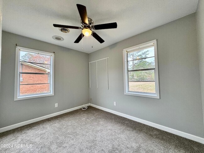 Building Photo - 526 W Thurman Rd