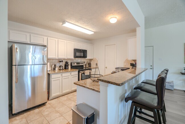 Building Photo - 8051 Bay Branch Dr