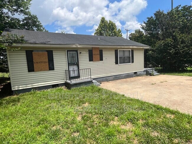 Building Photo - 401 N Manassas St