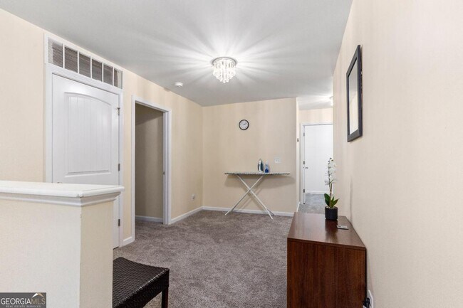 Building Photo - 2896 S Hills