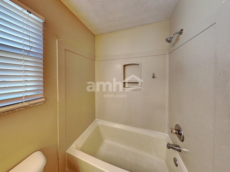 Building Photo - 1725 Convair Dr