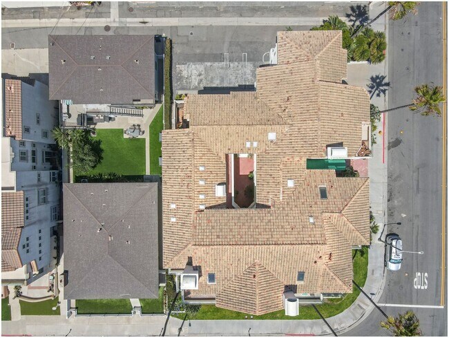 Building Photo - Oceanfront Penthouse in Huntington Beach!!