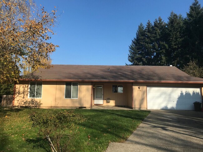 Primary Photo - Adorable 3 Bed 2 Bath Ranch Style Home on ...