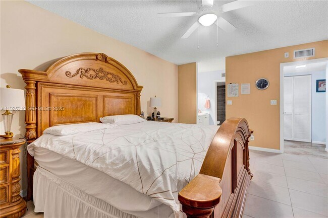 Building Photo - 3050 NW 42nd Ave