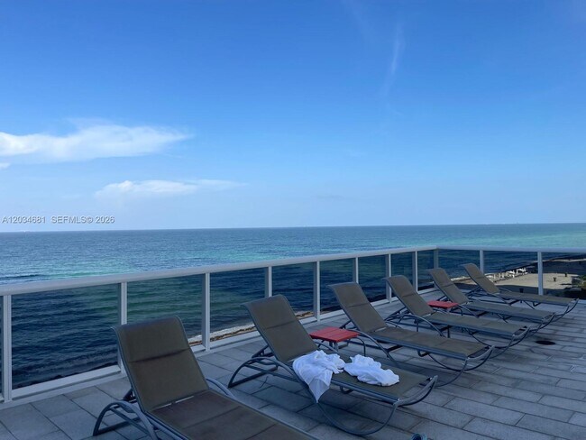 Building Photo - 16001 Collins Ave