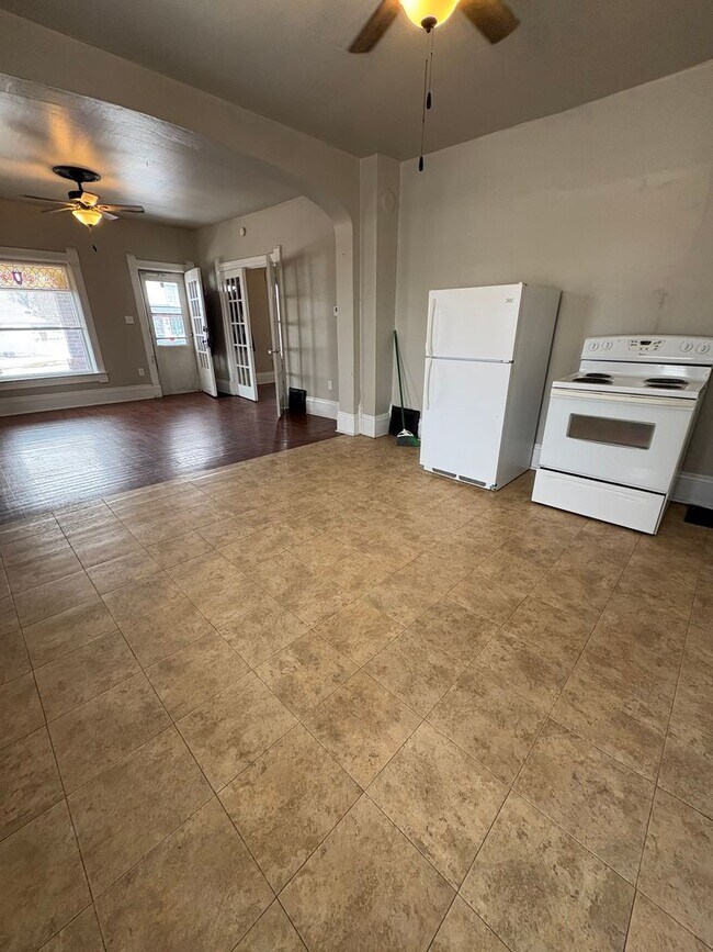 Building Photo - ADI - Kilbourn