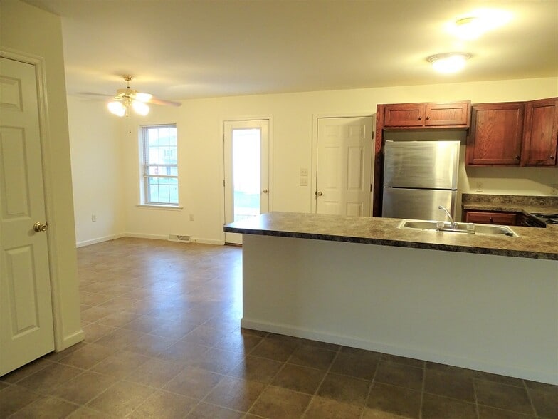 Building Photo - 150 Gable Dr