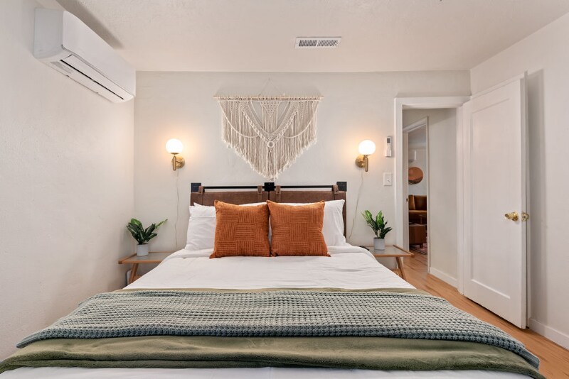 Building Photo - 14004 SE River Rd