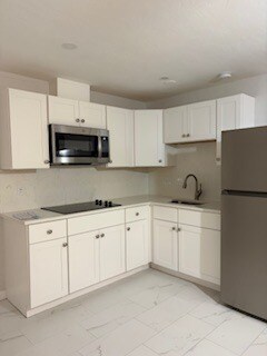 Building Photo - 145 10th Ave N