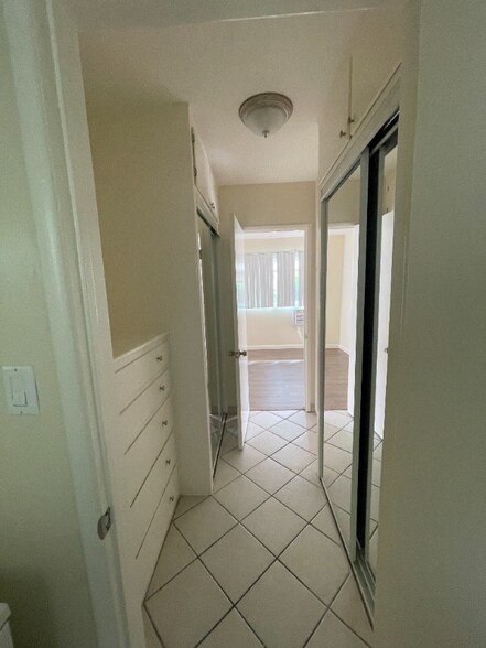 Building Photo - 14207 Sylvan St