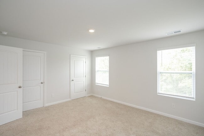 Building Photo - 2972 Mallard Dr