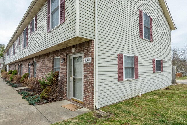 Building Photo - 3360 S Oaklawn Cir
