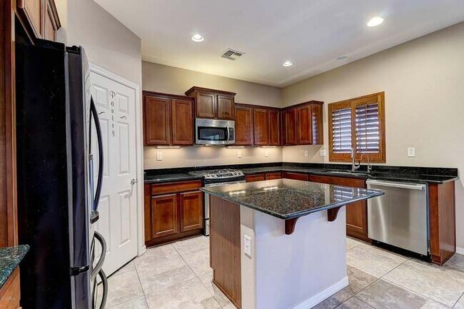 Building Photo - Beautiful 3 bedroom