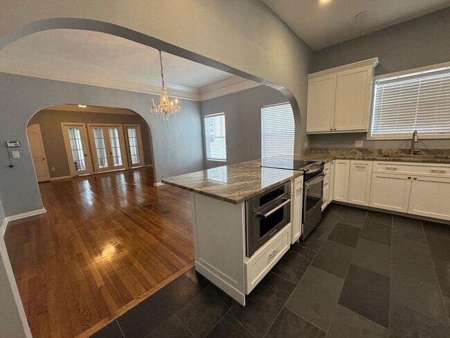Building Photo - Davis Island Charming Home