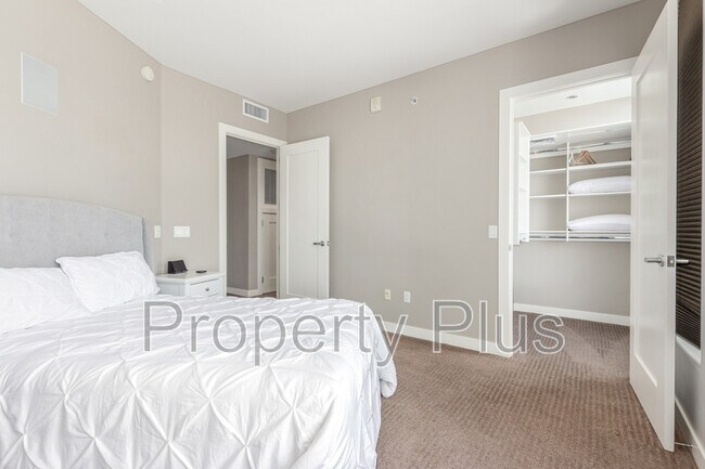 Building Photo - 140 E Rio Salado Pky