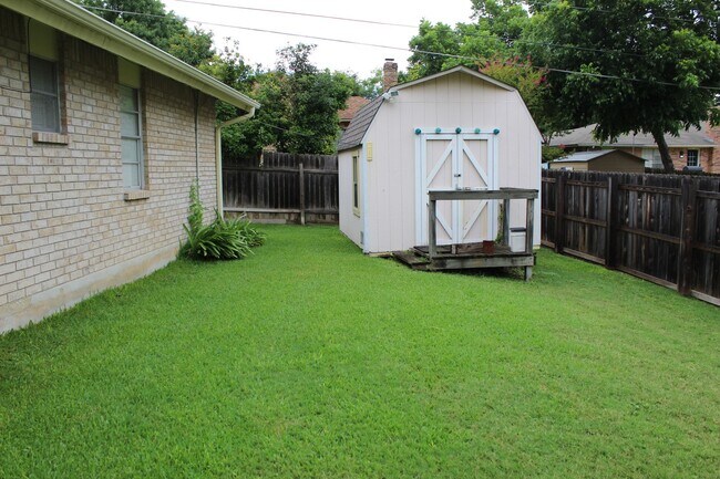 Building Photo - 3 BEDROOM, NORTH BELTON