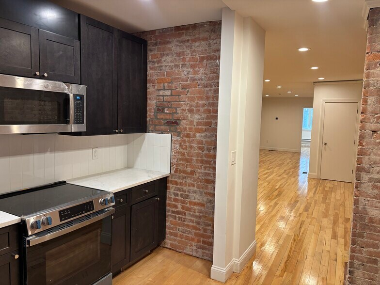 Building Photo - 265 Orange St