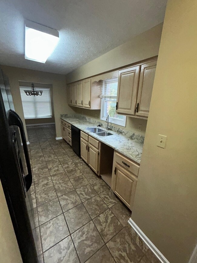 Building Photo - 3503 Lakeside Ct