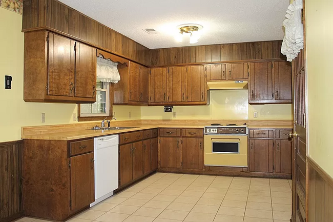 Building Photo - 3 bed 2 bath rental home in Sherwood Fores...