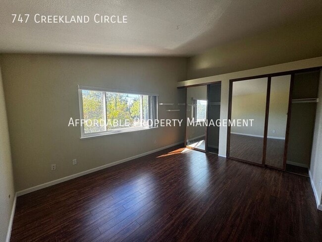 Building Photo - 747 Creekland Cir