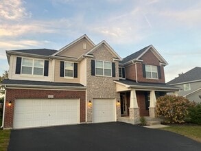 Building Photo - 16W764 Hawthorne Ct