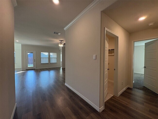 Building Photo - 610 Union Dr