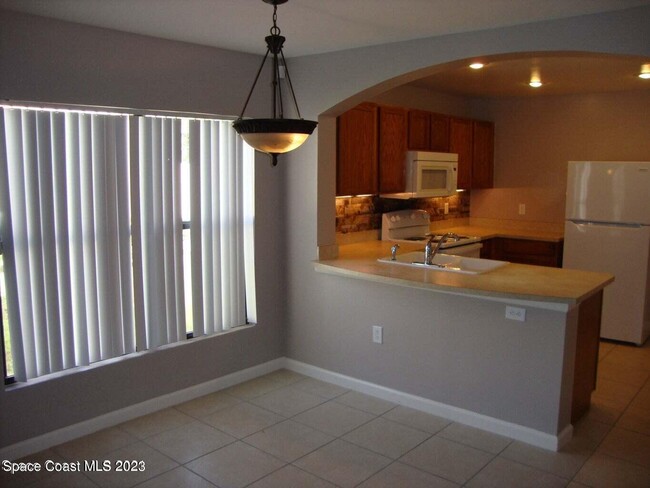 Building Photo - 655 Margie Dr