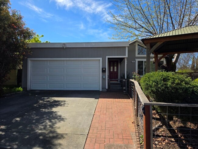 Building Photo - 437 Korbel Pl