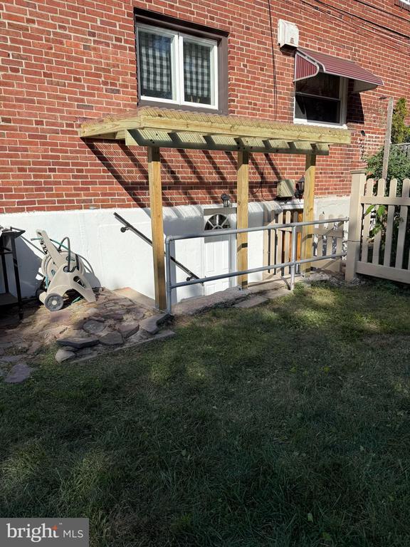 Building Photo - 111 W Sylvan Ave