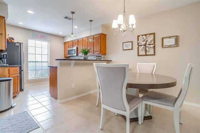 Building Photo - 4121-4123 Spring Meadow Ln