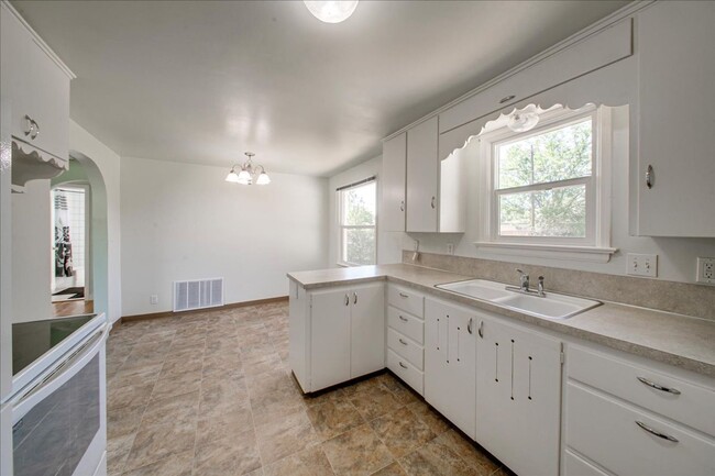 Building Photo - Boise Bench Bliss – Location, Style, and S...
