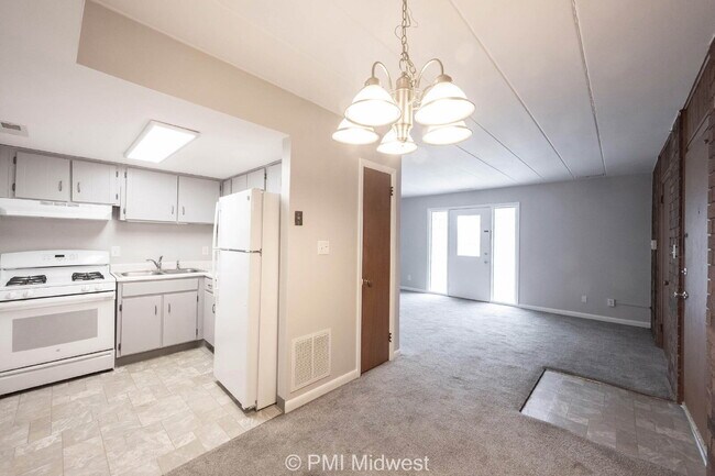 Building Photo - "Charming 1-Bedroom Retreat in Shelbyville – 690 Sq. Ft. of Cozy Living!"